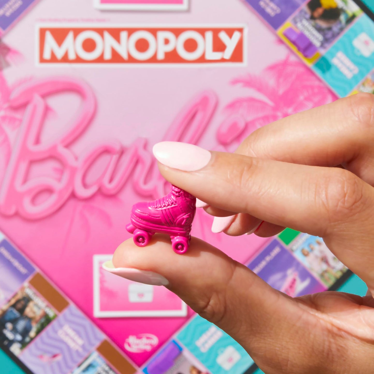 Monopoly: Barbie Edition Board Game, Ages 8+, 2-6 Players, Fun Family Games for Kids and Adults, with 6 Barbie-Themed Pink Zinc Tokens, Kids Gifts