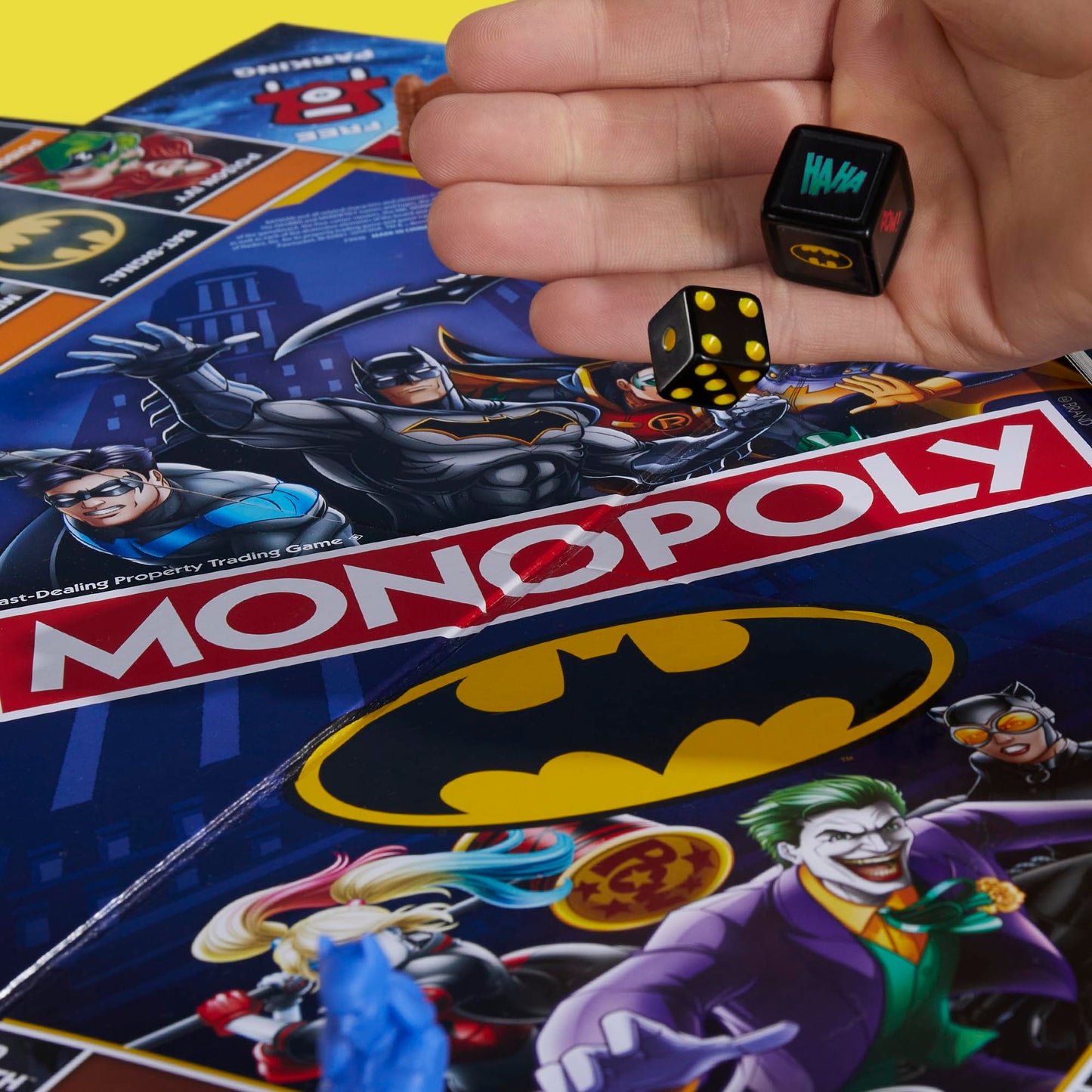 Monopoly Batman Edition Board Game | Monopoly Game for Batman Fans | Ages 8 and Up | 2 to 4 Players | Family Games | Strategy Games for Kids and Adults