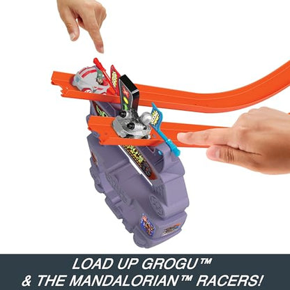 Hot Wheels Racerverse, Star Wars Track Set with Die-Cast Hot Wheels Racers Inspired by Star Wars: Grogu & The Mandolorian