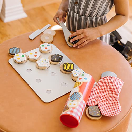 Melissa & Doug Slice and Bake Wooden Cookie Play Food Set - Pretend Cookies And Baking Sheet, Wooden Play Food Set, Toy Baking Set For Kids Ages 3+